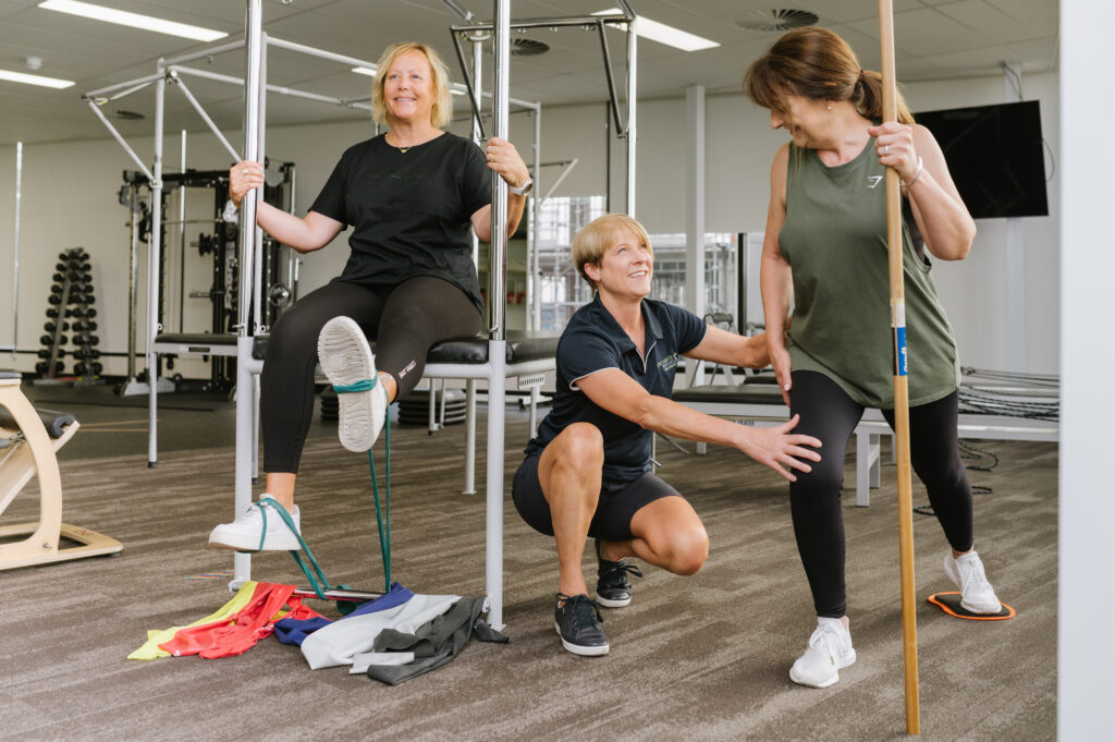 Particapants exercising in the GLA:D program with help from the Physiotherpist.
